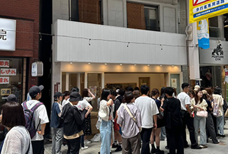 店前にできる行列の様子